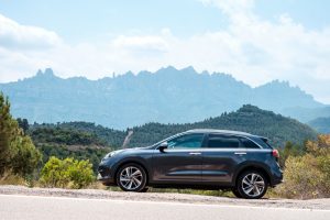 The 2016 Kia Niro alongside the Orangeburg, SC landscape | Superior Kia
