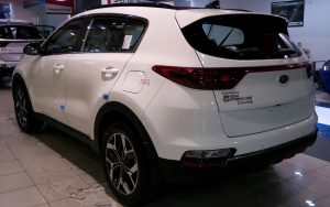 bak rear view look at white 2019 kia sportage