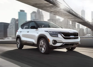 A 2023 Kia Seltos driving down a street near Orangeburg, South Carolina.