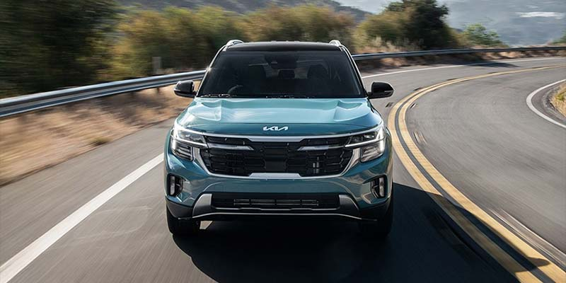 A 2026 Kia Seltos driving around a bend on a highway